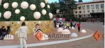 Вот такой прекрасный подиум для новогодней красавицы получился из доски Nanowood в Сочи!
